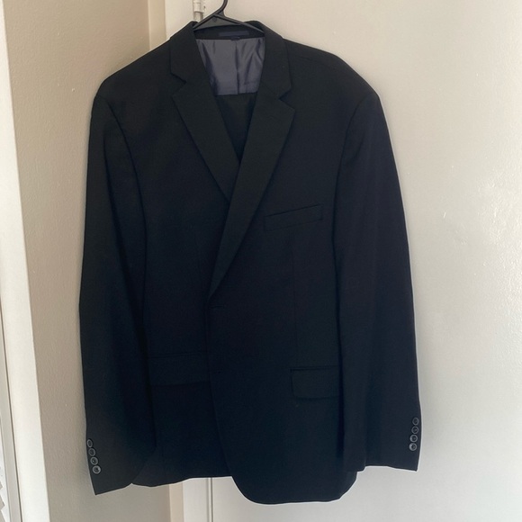 Jos A Banks 1905 Collection Wool Black Suit. - Picture 2 of 4